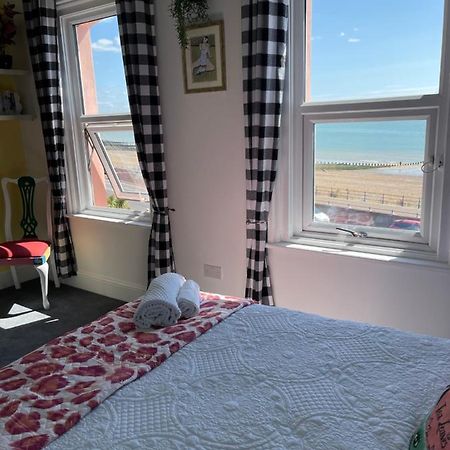 "The Parlour" Seafront Apartment Истбурн Экстерьер фото