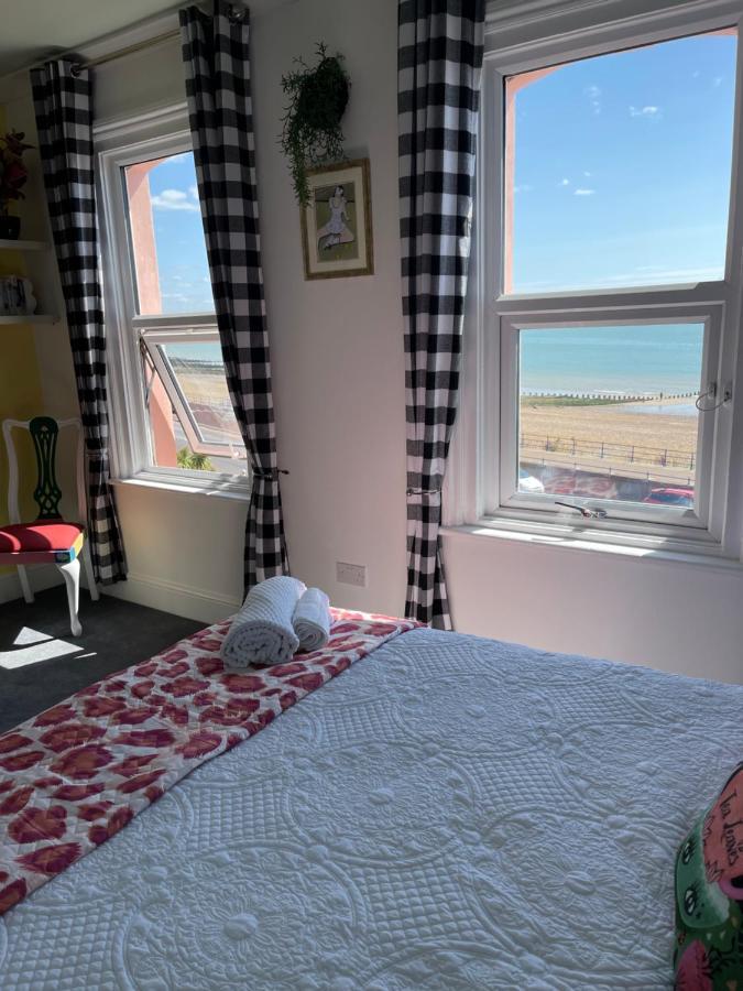 "The Parlour" Seafront Apartment Истбурн Экстерьер фото